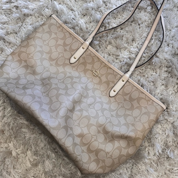 Coach tote - Picture 1 of 7